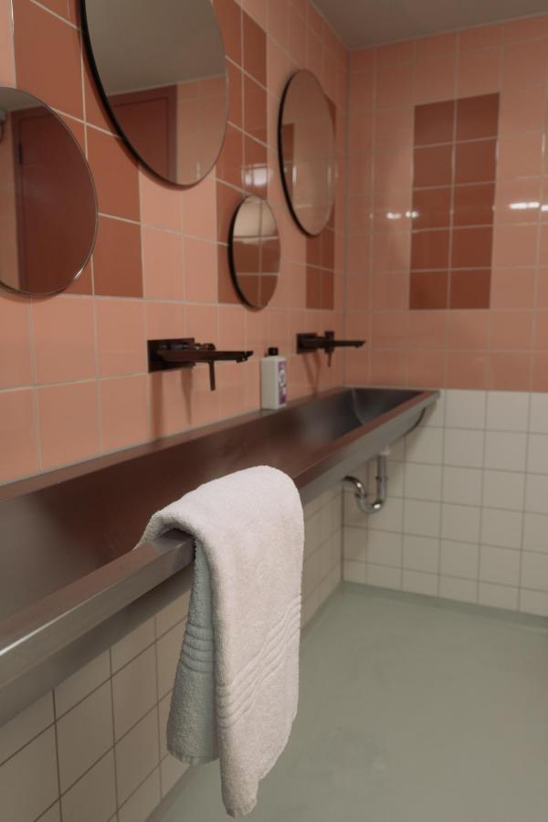 זוולה Hostel Het Archief מראה חיצוני תמונה